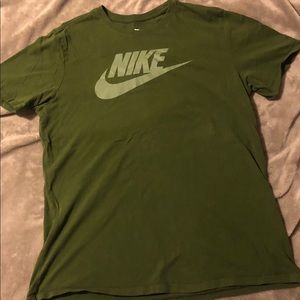 Men’s athletic cut tee